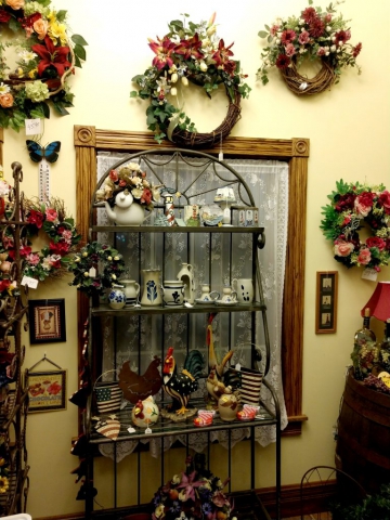 Various Summer wreaths and accessories